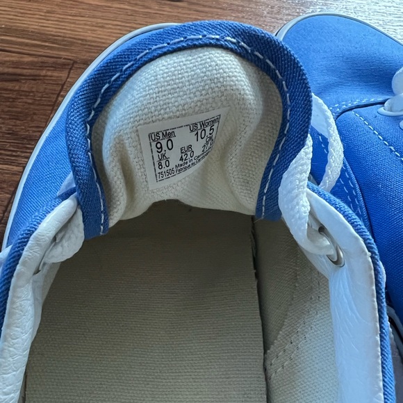 Vans classic shoe sz 10.5 women - Picture 2 of 4